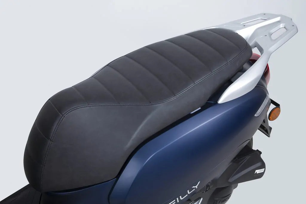 Siège confortable du scooter KYMCO Filly 50 disponible à la location à Égine chez TRUST Rental