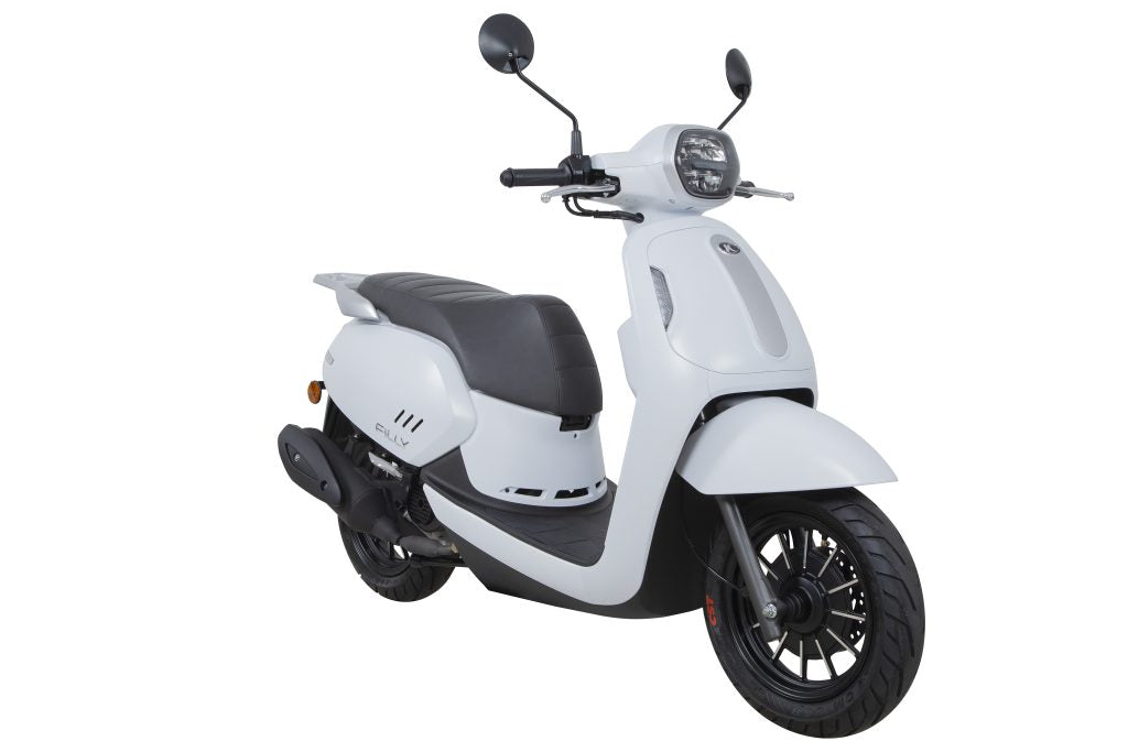 Scooter KYMCO Filly 50 blanc disponible à la location à Égine chez TRUST Rental