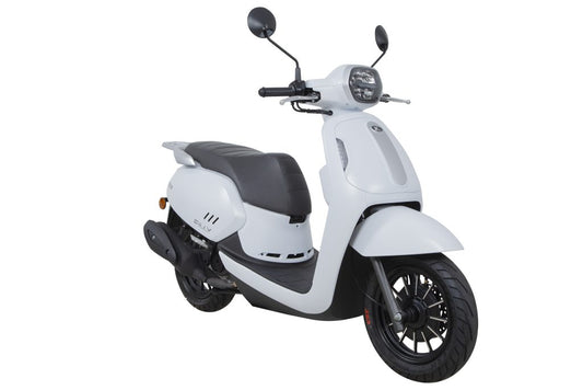 Scooter KYMCO Filly 50 blanc disponible à la location à Égine chez TRUST Rental